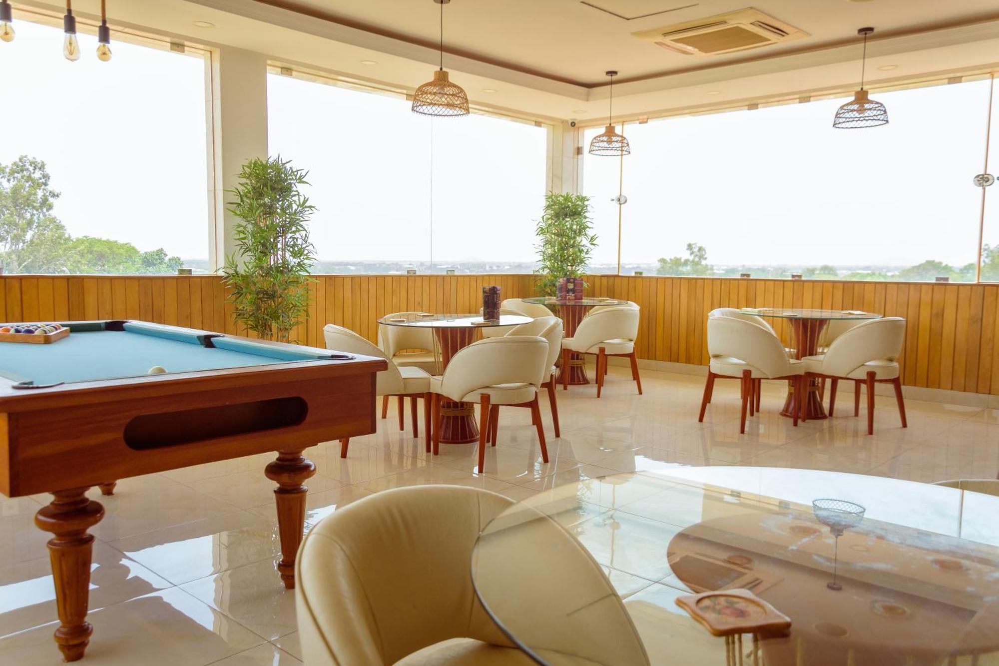 Hotel La Rose Blanche Korhogo ภายนอก รูปภาพ