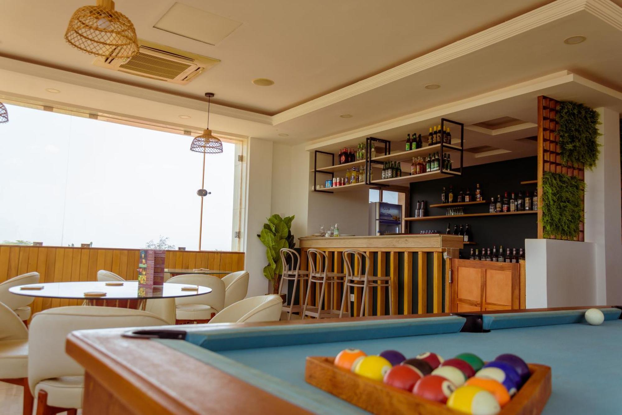 Hotel La Rose Blanche Korhogo ภายนอก รูปภาพ