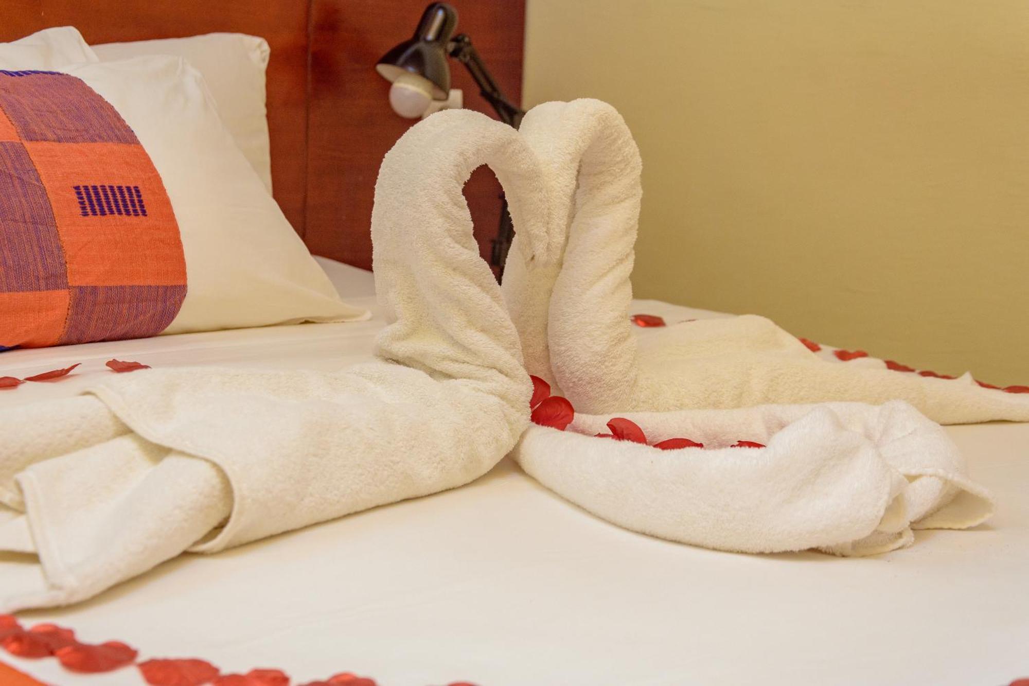 Hotel La Rose Blanche Korhogo ภายนอก รูปภาพ