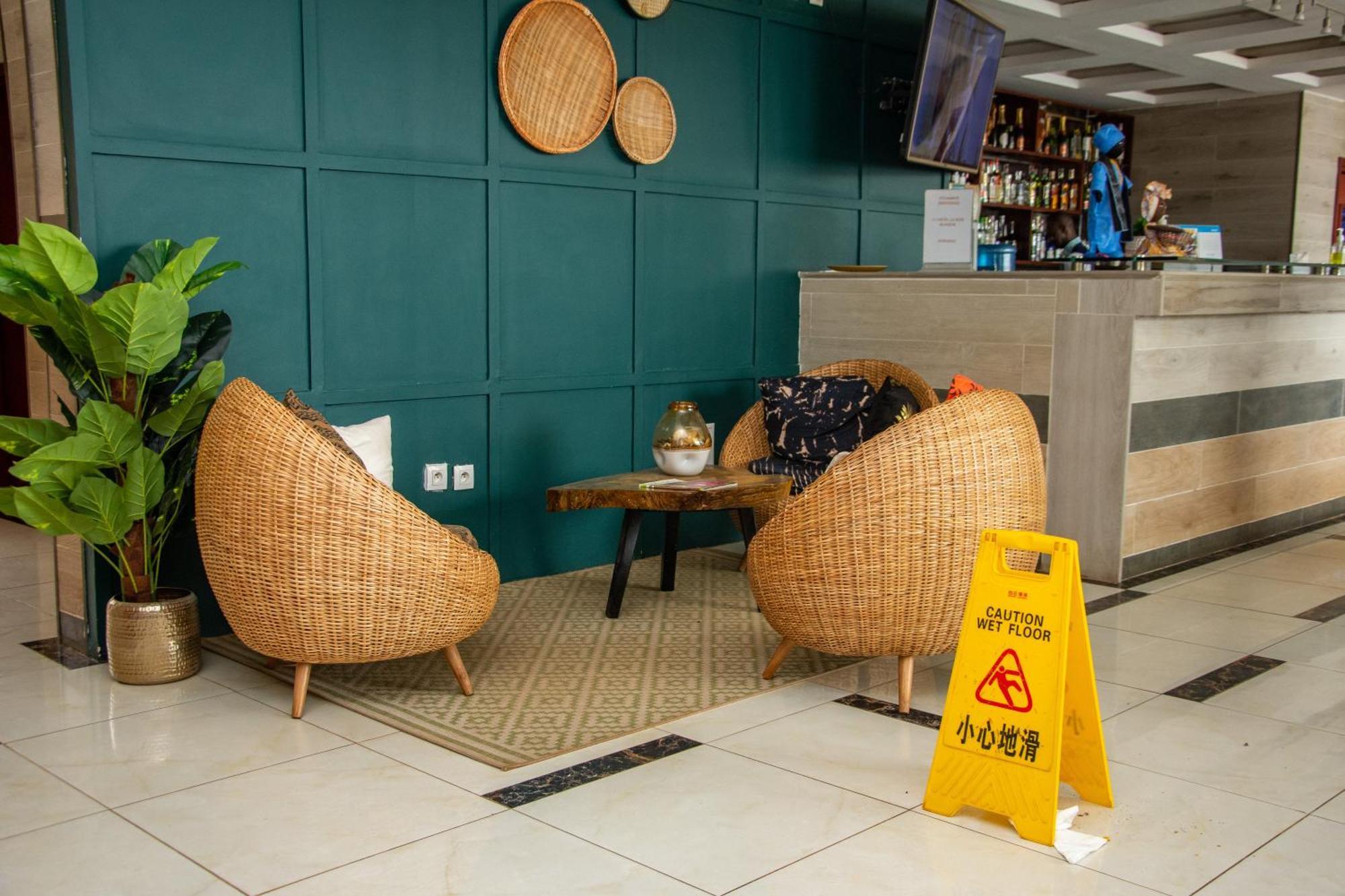Hotel La Rose Blanche Korhogo ภายนอก รูปภาพ