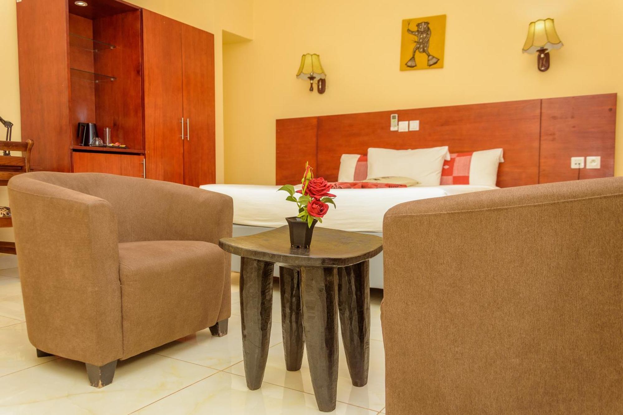 Hotel La Rose Blanche Korhogo ภายนอก รูปภาพ