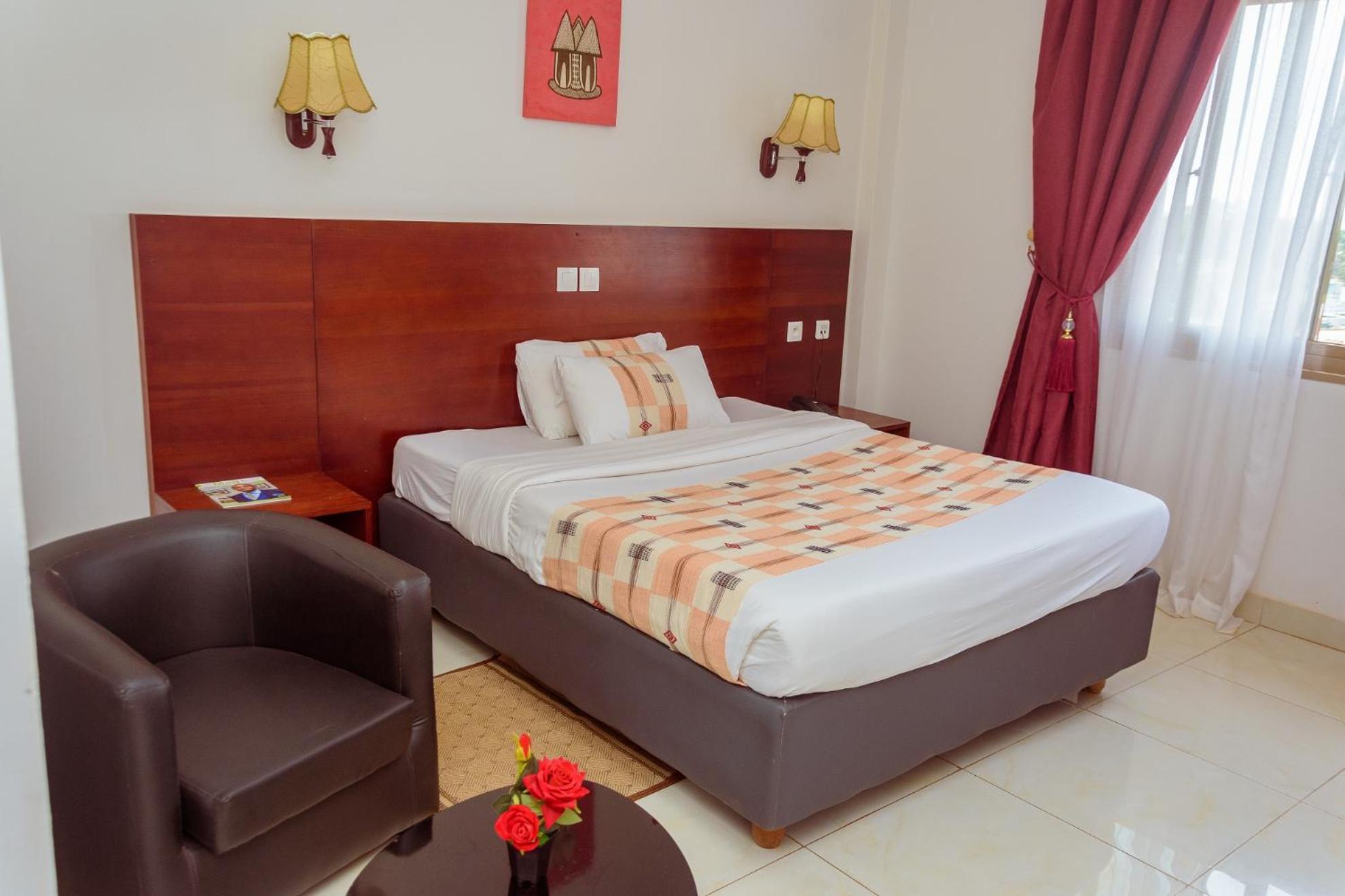 Hotel La Rose Blanche Korhogo ภายนอก รูปภาพ