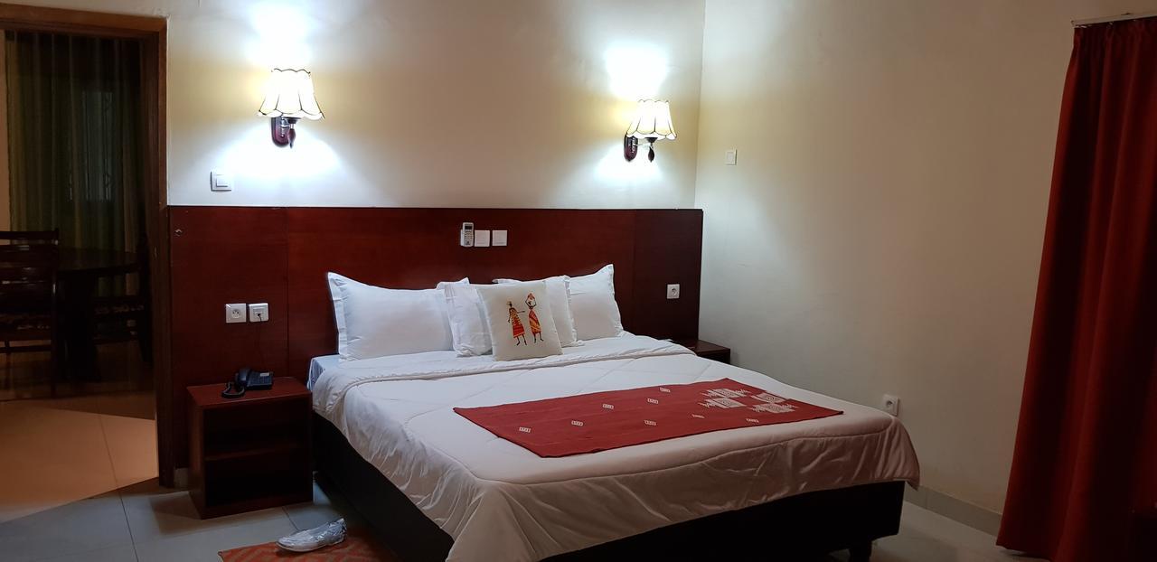 Hotel La Rose Blanche Korhogo ภายนอก รูปภาพ