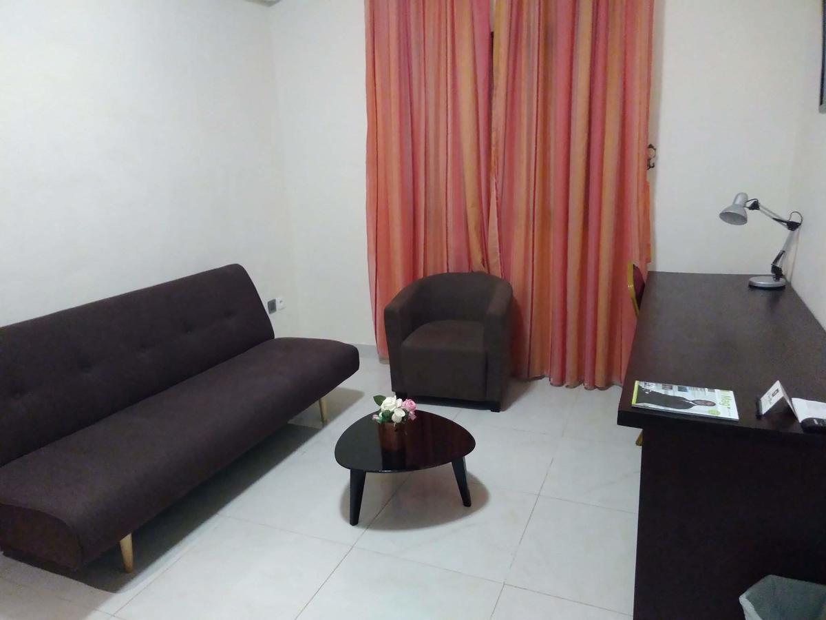 Hotel La Rose Blanche Korhogo ภายนอก รูปภาพ