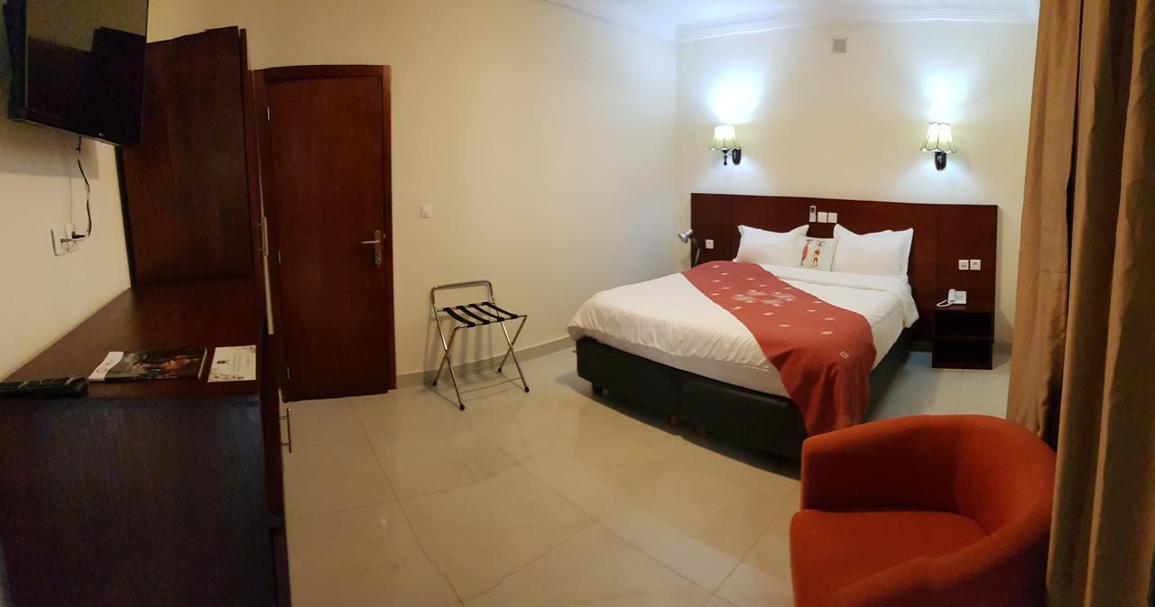 Hotel La Rose Blanche Korhogo ภายนอก รูปภาพ