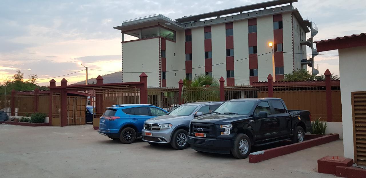 Hotel La Rose Blanche Korhogo ภายนอก รูปภาพ