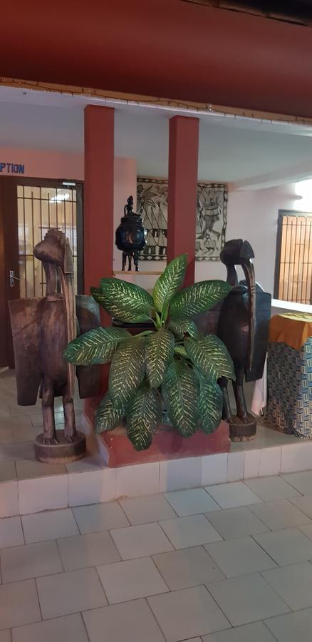 Hotel La Rose Blanche Korhogo ภายนอก รูปภาพ