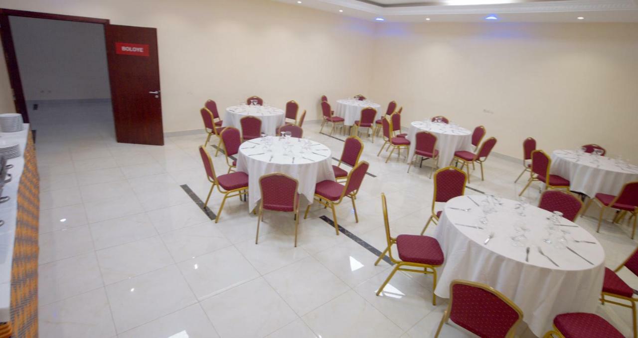 Hotel La Rose Blanche Korhogo ภายนอก รูปภาพ