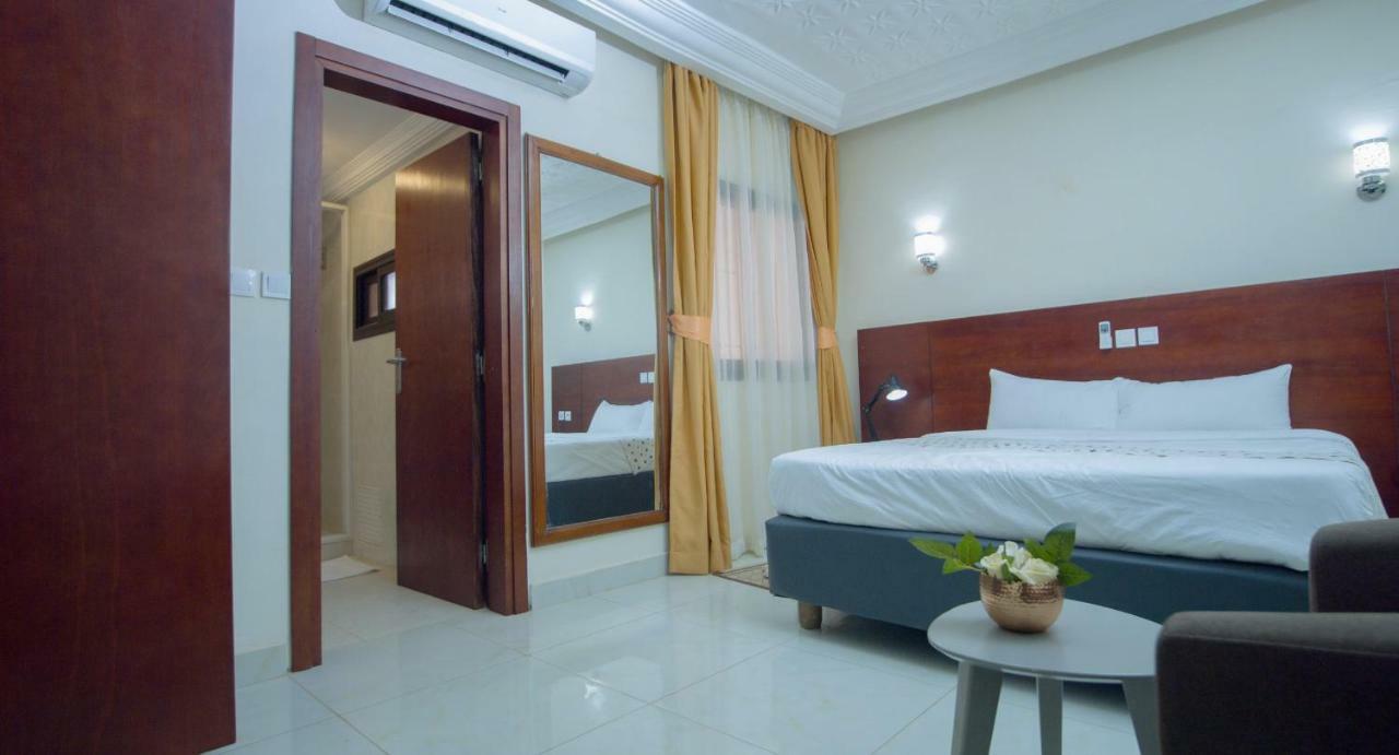 Hotel La Rose Blanche Korhogo ภายนอก รูปภาพ