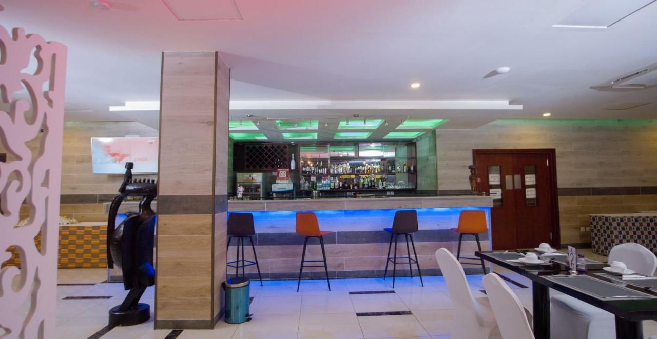 Hotel La Rose Blanche Korhogo ภายนอก รูปภาพ