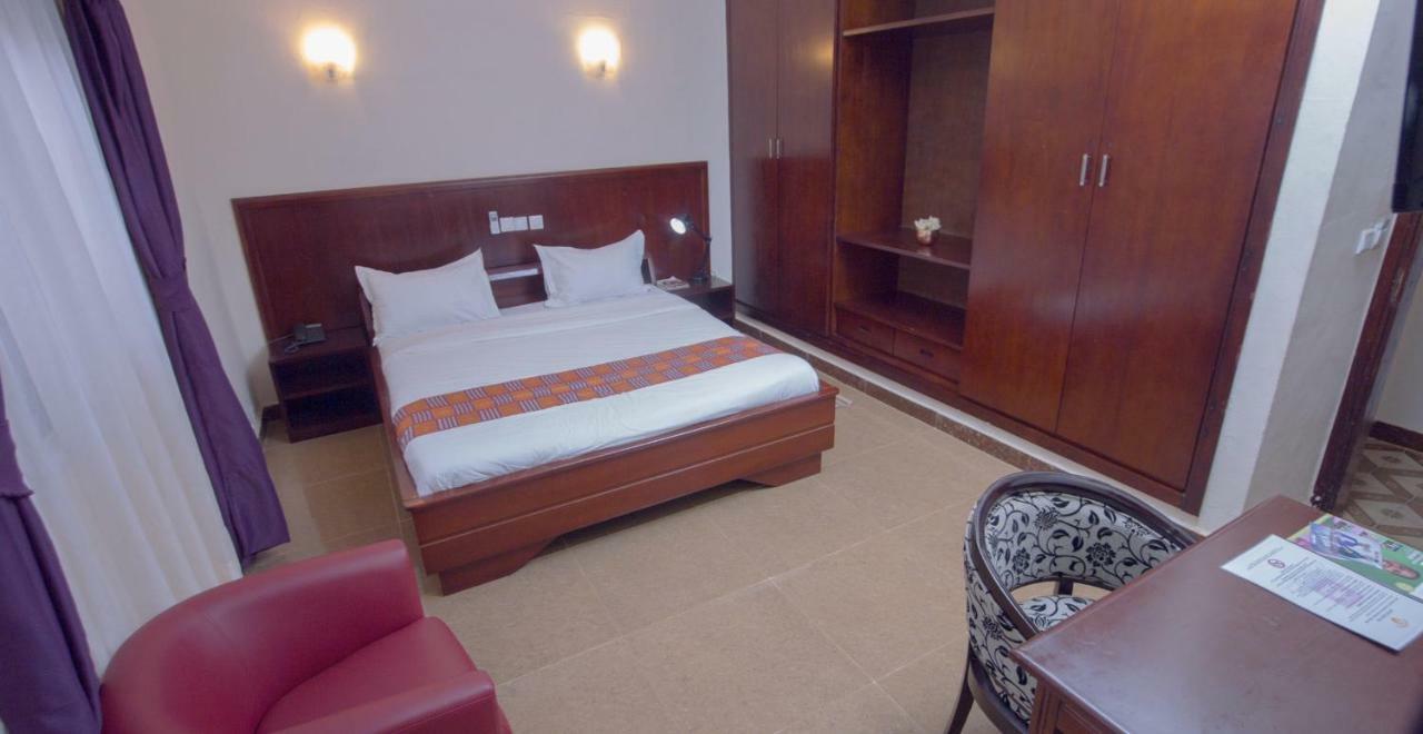 Hotel La Rose Blanche Korhogo ภายนอก รูปภาพ