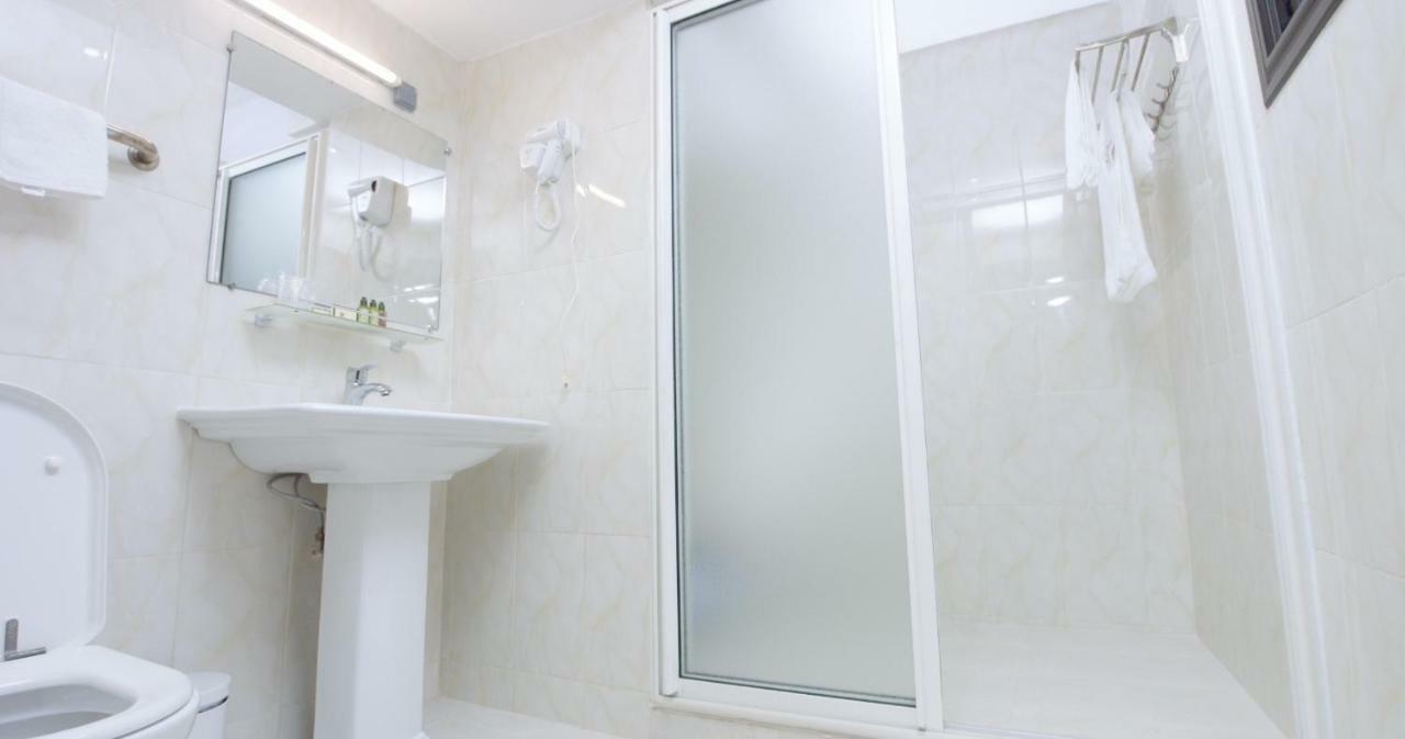 Hotel La Rose Blanche Korhogo ภายนอก รูปภาพ