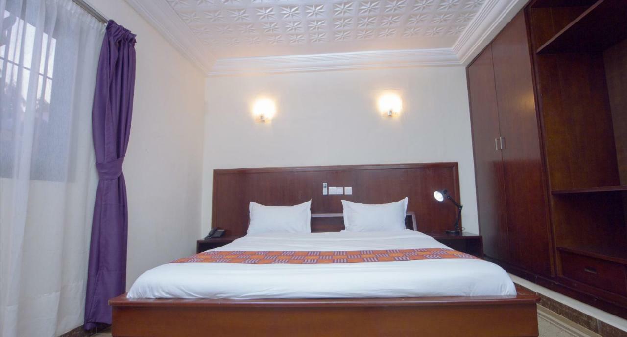 Hotel La Rose Blanche Korhogo ภายนอก รูปภาพ