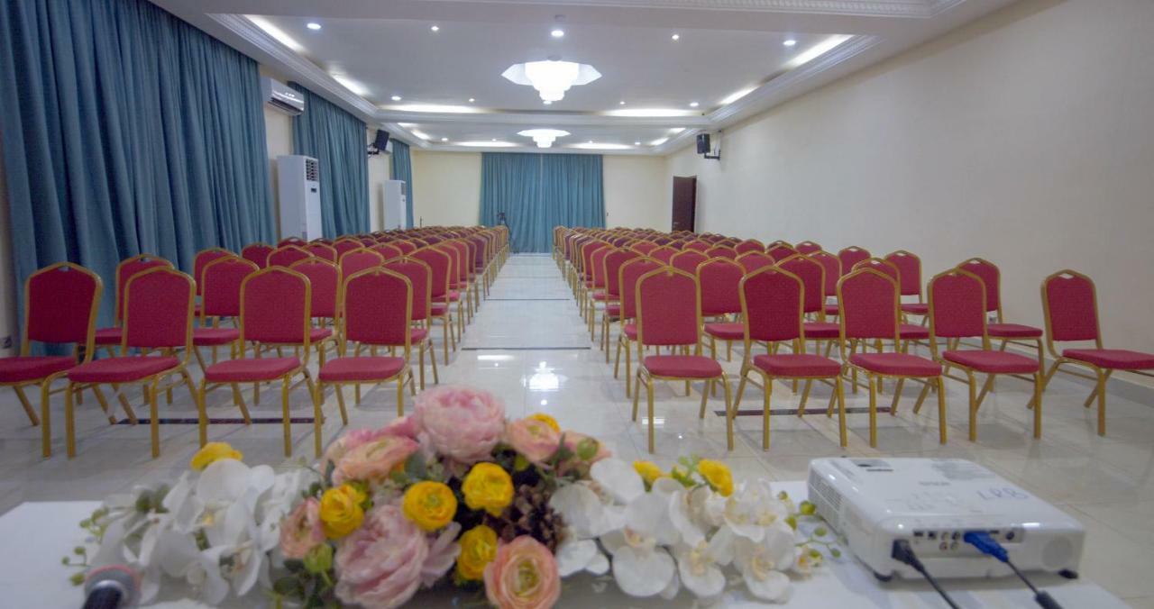 Hotel La Rose Blanche Korhogo ภายนอก รูปภาพ