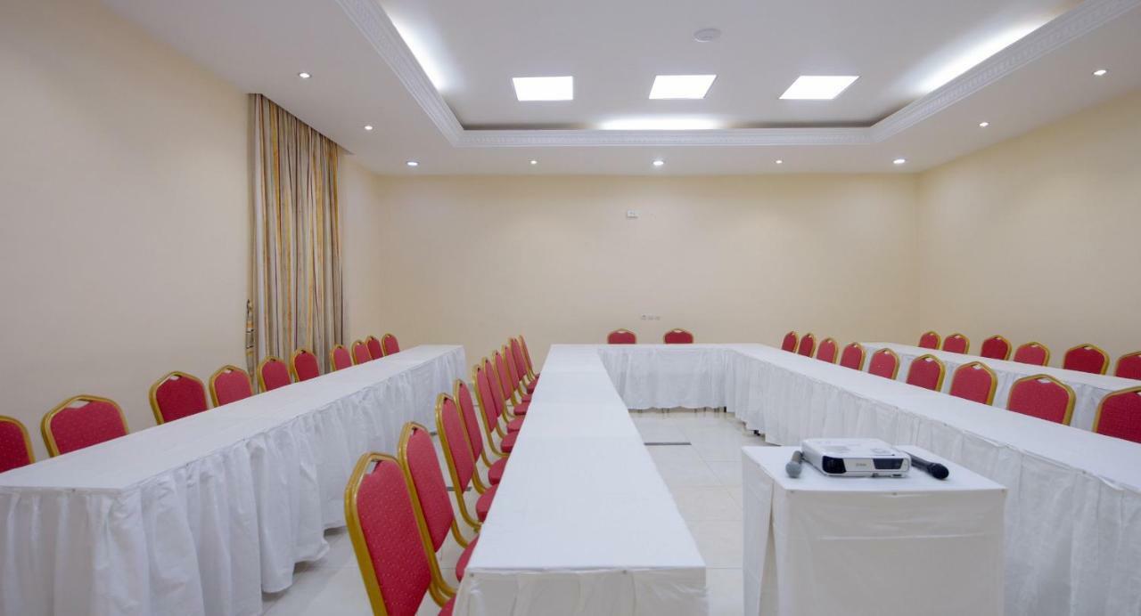 Hotel La Rose Blanche Korhogo ภายนอก รูปภาพ