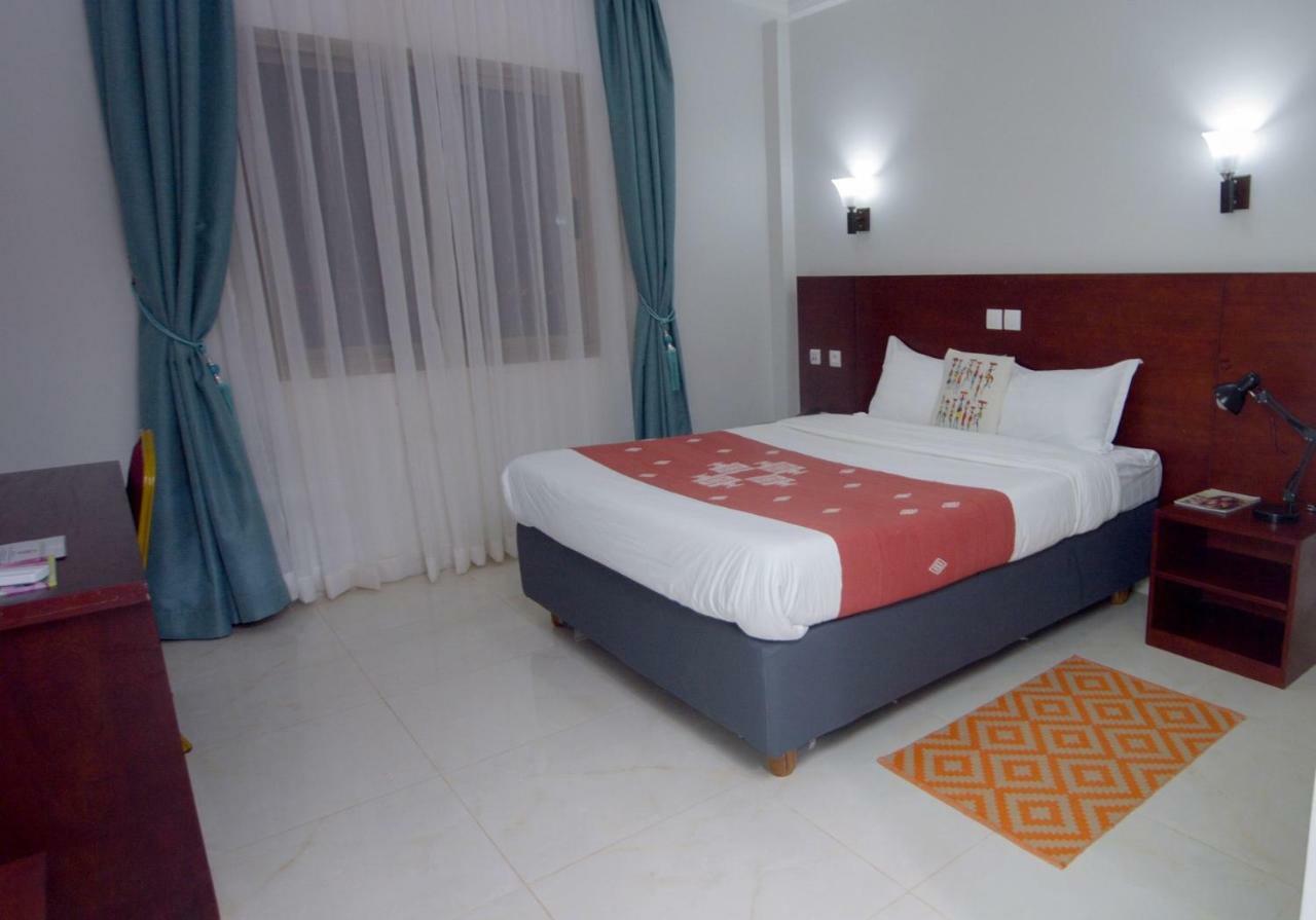 Hotel La Rose Blanche Korhogo ภายนอก รูปภาพ