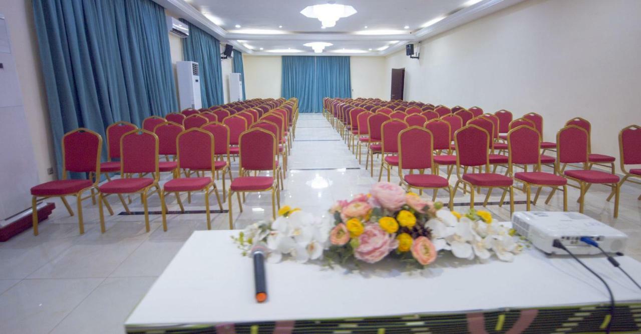 Hotel La Rose Blanche Korhogo ภายนอก รูปภาพ